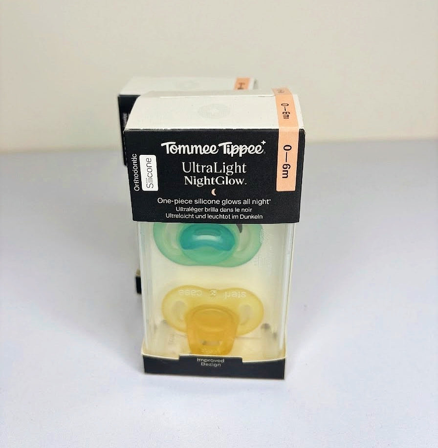 Tommee Tippee UltraLight NightGlow Pacifier (0-6 Months)
